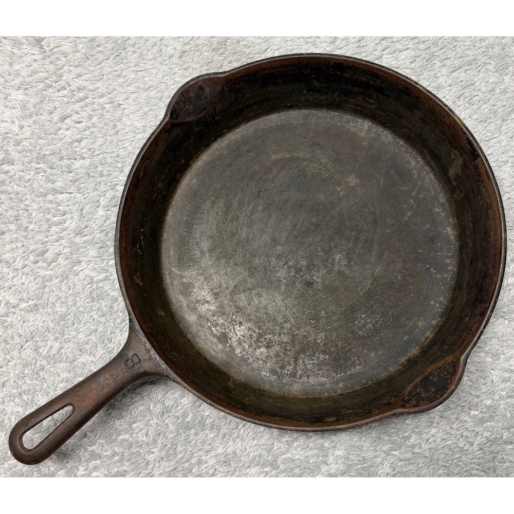 Vintage Griswold No. 8 Cast Iron Skillet 704H Small Block Erie PA No Wabble